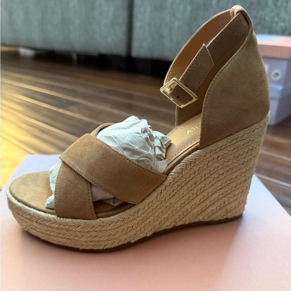 Lisa Vicky Women's Tan Wedge Sandals